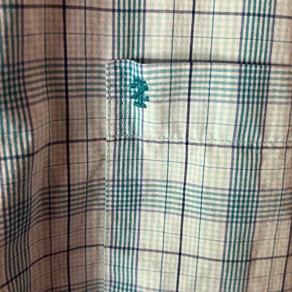 Men’s IZOD Button Down Shirt - Picture 3 of 6